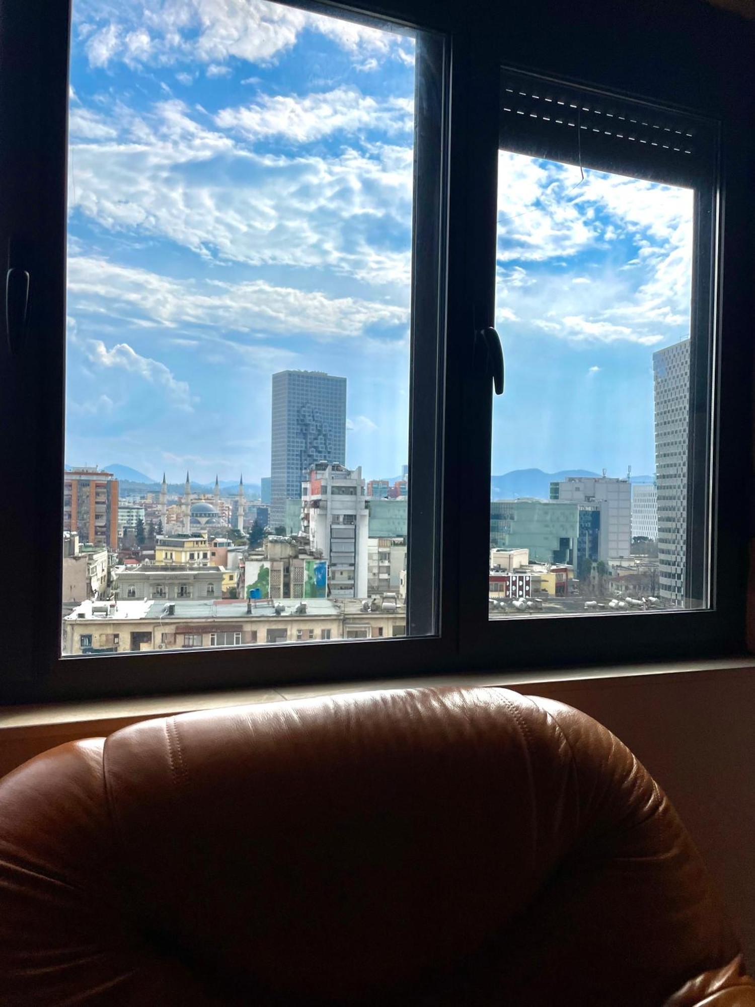 Easy Peasy - 9Th Floor View Downtown Apartment ติรานา ภายนอก รูปภาพ